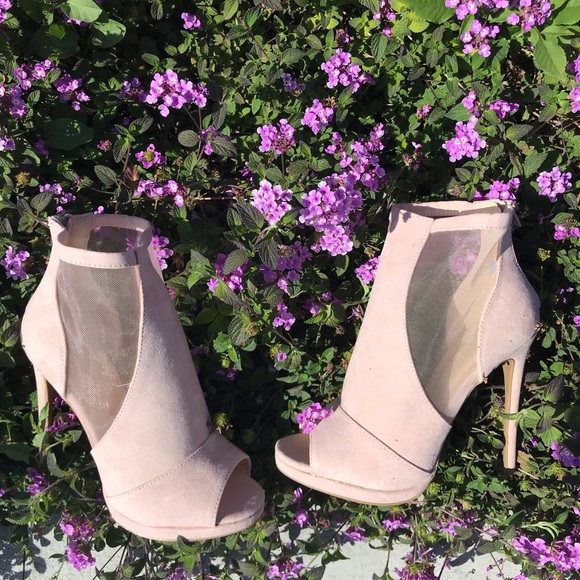 New blush booties last one size 7 - Picture 3 of 8